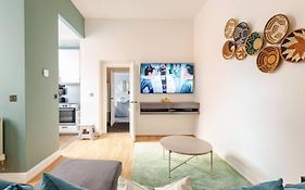 Stylish Flat In Central Location With Free Parking