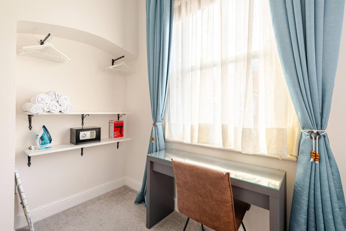 Stylish Flat In Central Location With Free Parking Swindon Exterior photo