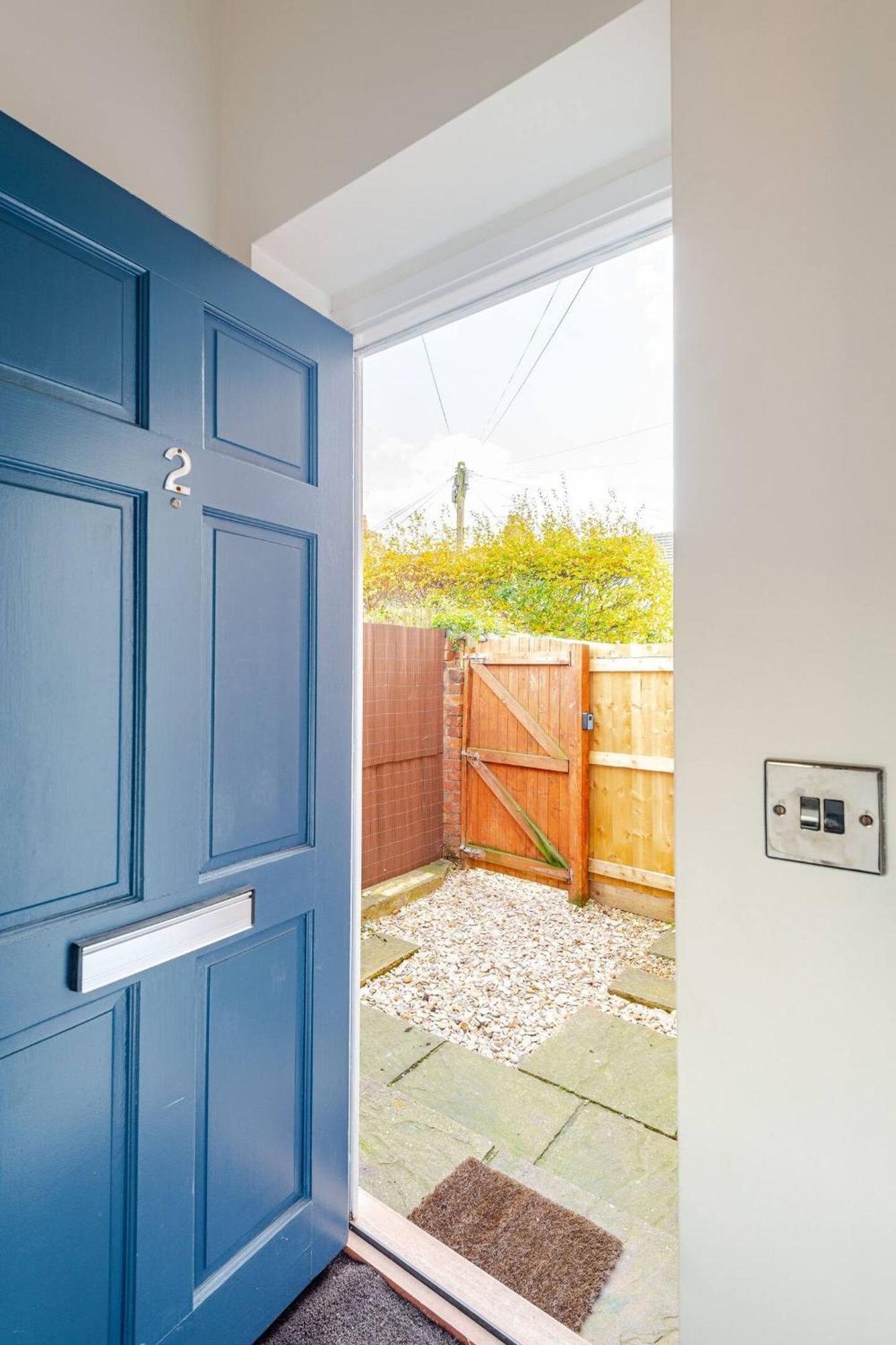 Stylish Flat In Central Location With Free Parking Swindon Exterior photo
